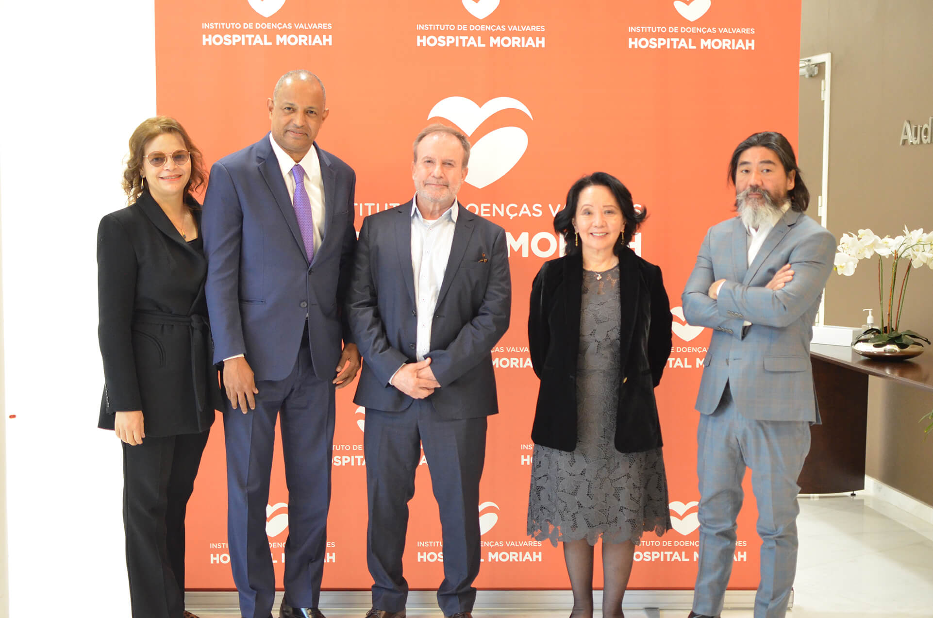 Sra. Jane Esteves, Sr. André Santos (Vereador de São Paulo), Luiz Carlos Zamarco (Secretário da Saúde de São Paulo), Dra. Eunice (Presidente do Grupo Life Saúde) e Dr. Alexandre Teruya (CEO do Hospital Moriah)