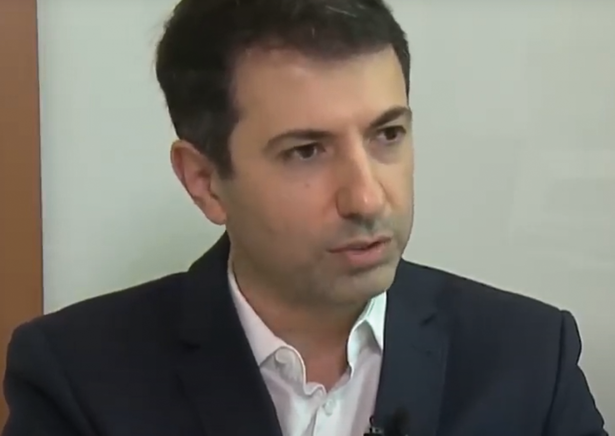 Jovem que vive com dois cora&ccedil;&otilde;es no peito