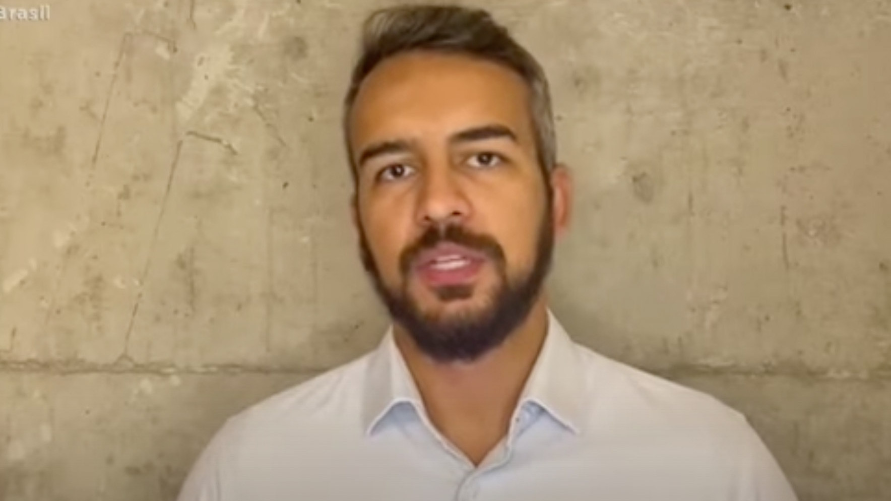 Cantora Simony celebra o fim do tratamento contra o câncer de intestino