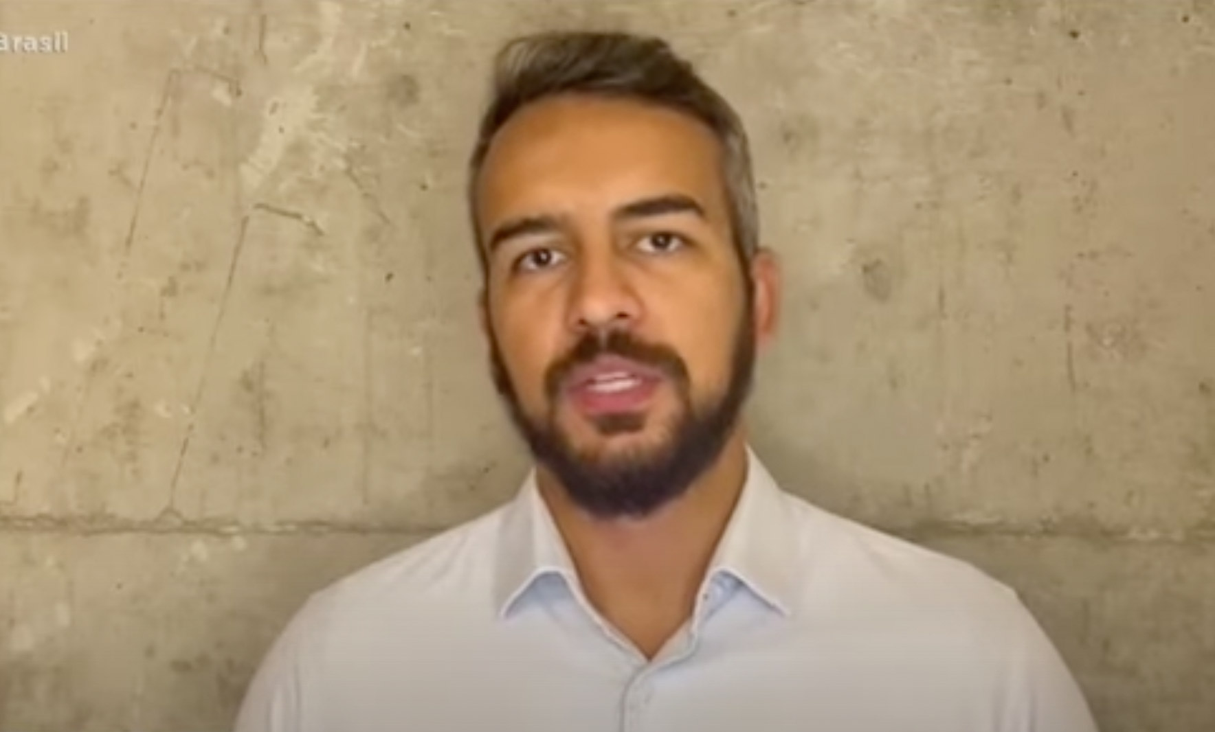 Cantora Simony celebra o fim do tratamento contra o c&acirc;ncer de intestino