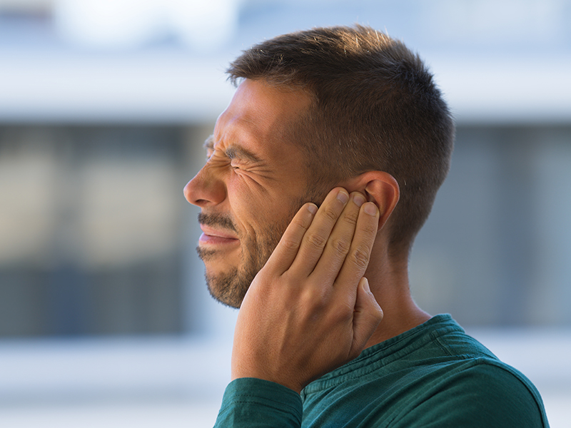 Dor de ouvido no ver&atilde;o pode ser otite externa, a otite de nadador
