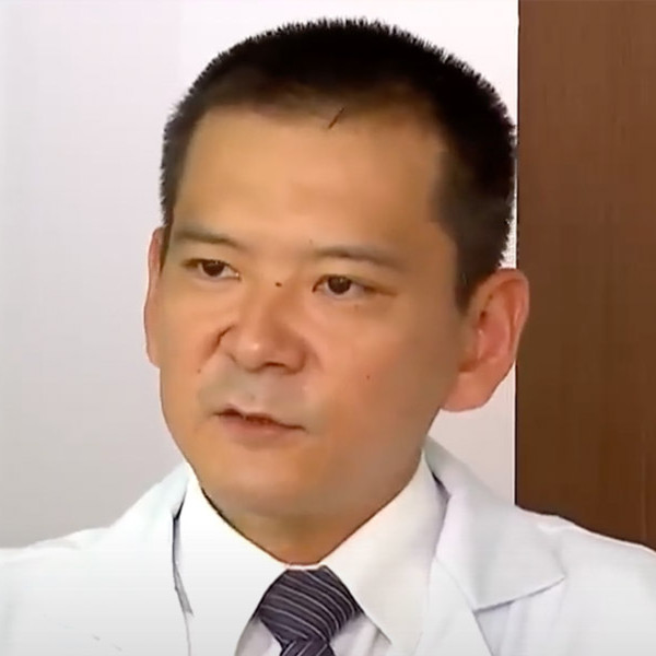 Mulheres costuram tela cirúrgica na língua para reduzir ingestão de alimentos