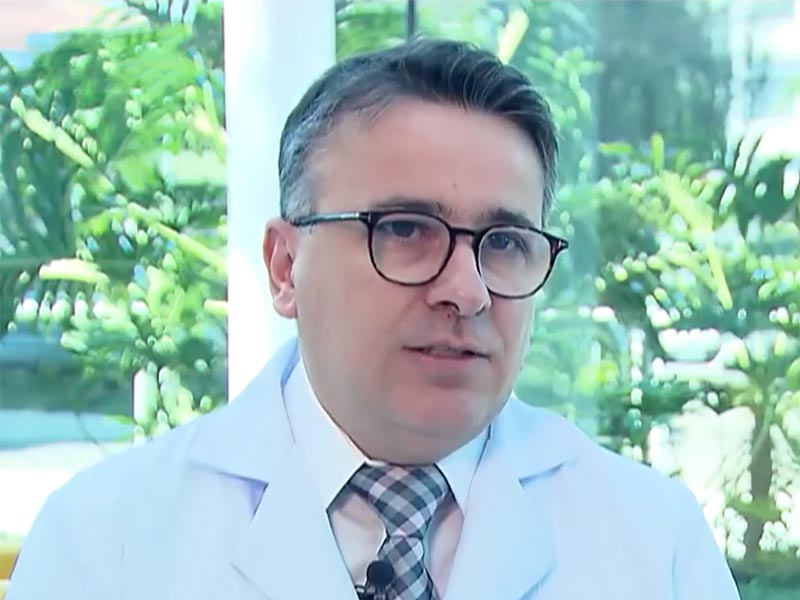 Jovem americano &eacute; a primeira pessoa a receber transplante de m&atilde;os e de rosto ao mesmo tempo