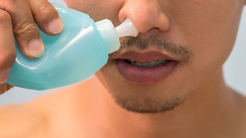 Como fazer a lavagem nasal? Conheça os benefícios da prática